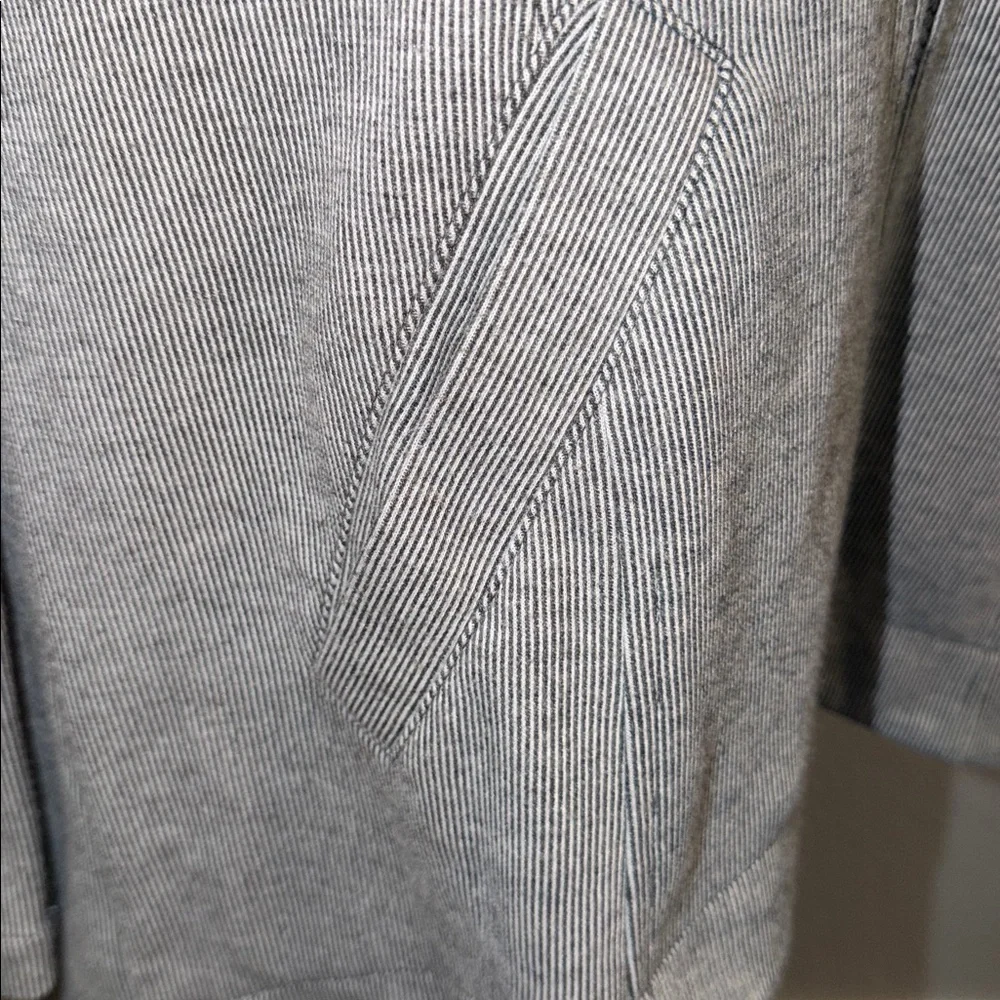 CAbi Drop Off Zip Back Grey Blazer Jacket Gray White Striped Size Medium